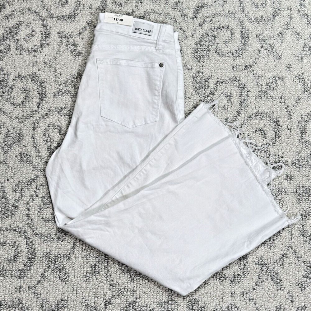 Judy Blue Jeans Women's Size 11/30 White High Waist Wide Leg Frayed Bottoms NWOT